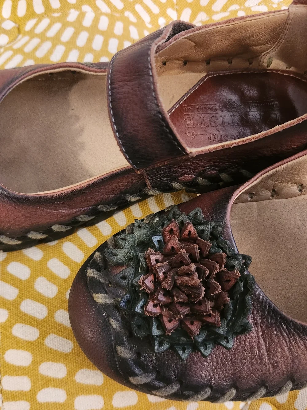 L'Artiste Hibiscae Mary Jane Flats w/ Floral Applique. US Size 7 - Picture 15 of 15